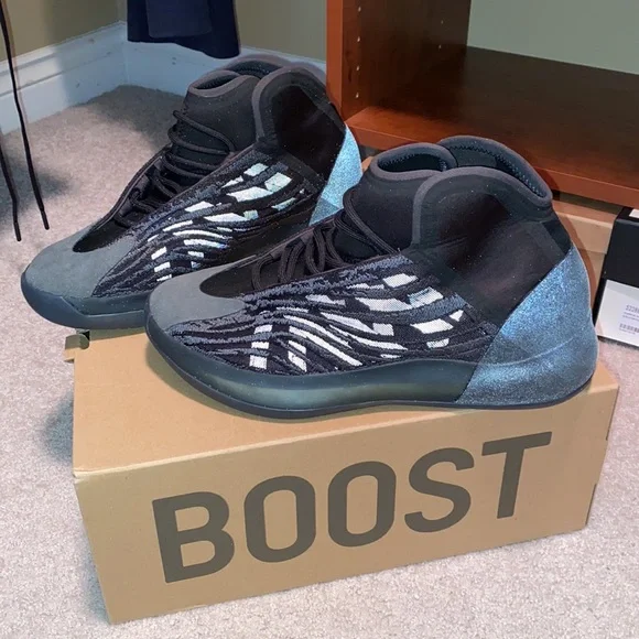 Yeezy qntm onyx